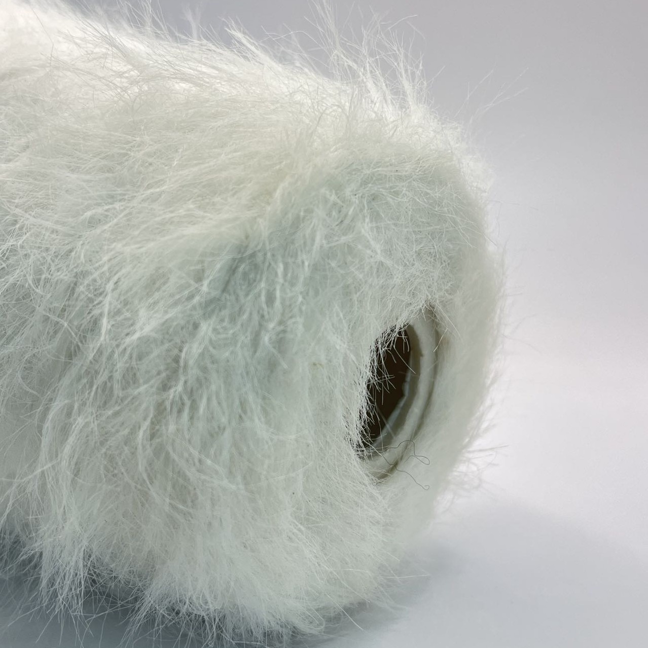 Free Sample 100%nylon Reflective Very Soft 3cm 2cm Fancy Feather Eyelash Yarn for Scarves