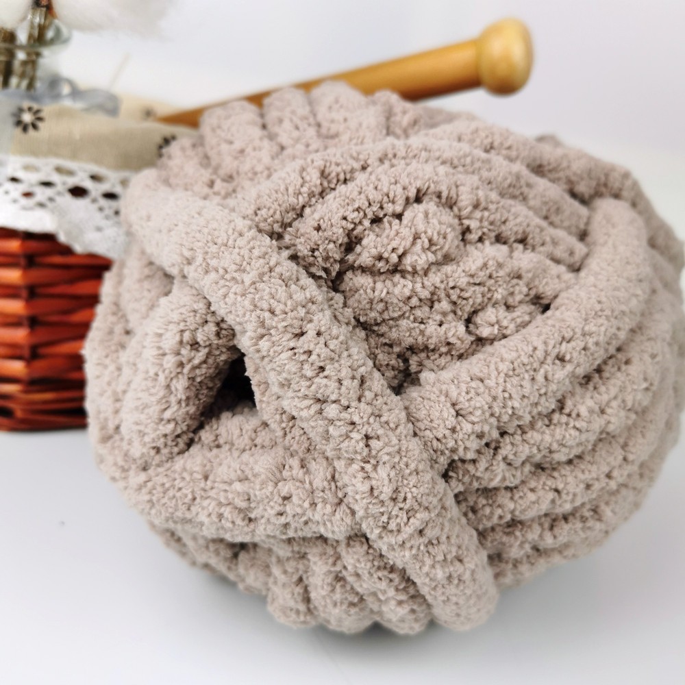 Hot Sale Chunky Puffy Jumbo Chenille Yarn for Christmas Gift Happy New Year