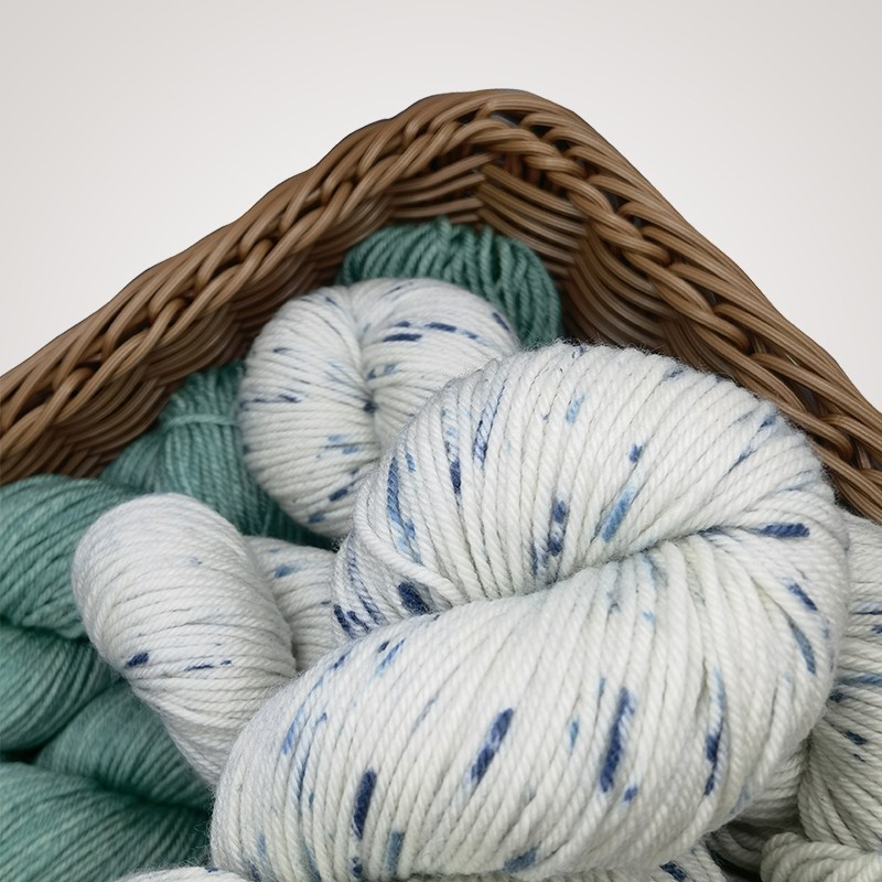 Bulk Dyed and Pure Raw White 4/8NM Merino Wool Warm and Super Soft Yarn Hand Knit