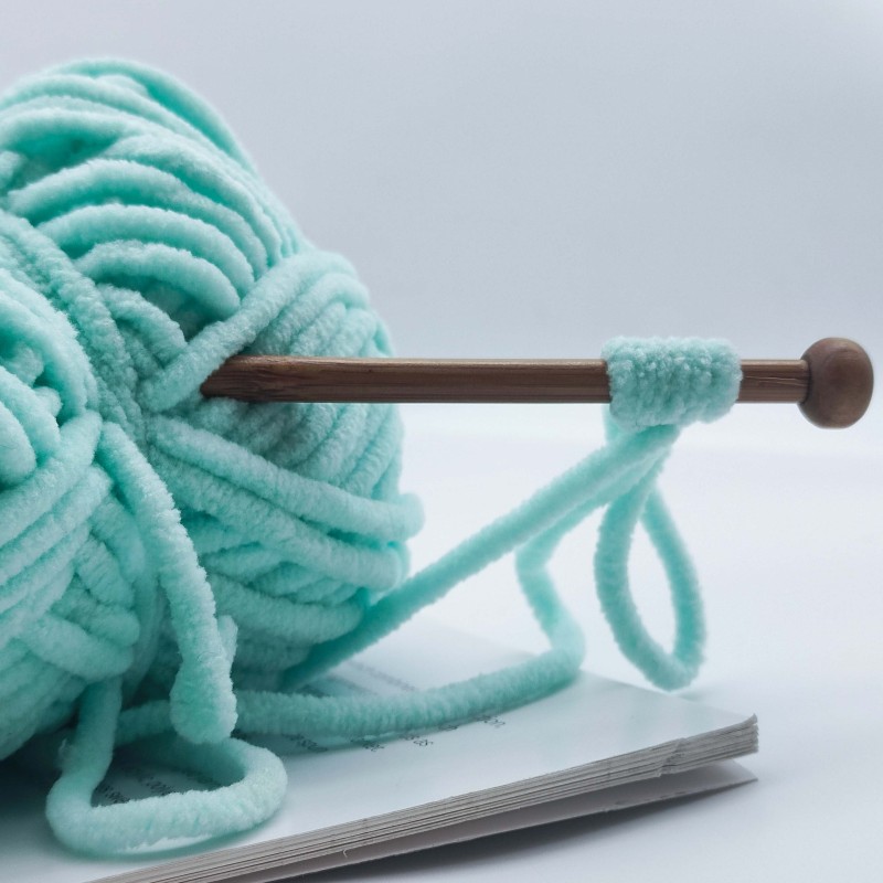 Factory Wholesale Velvet Crochet Yarn 100% Polyester Chenille Yarn Velvet Yarn for Hand Crochet